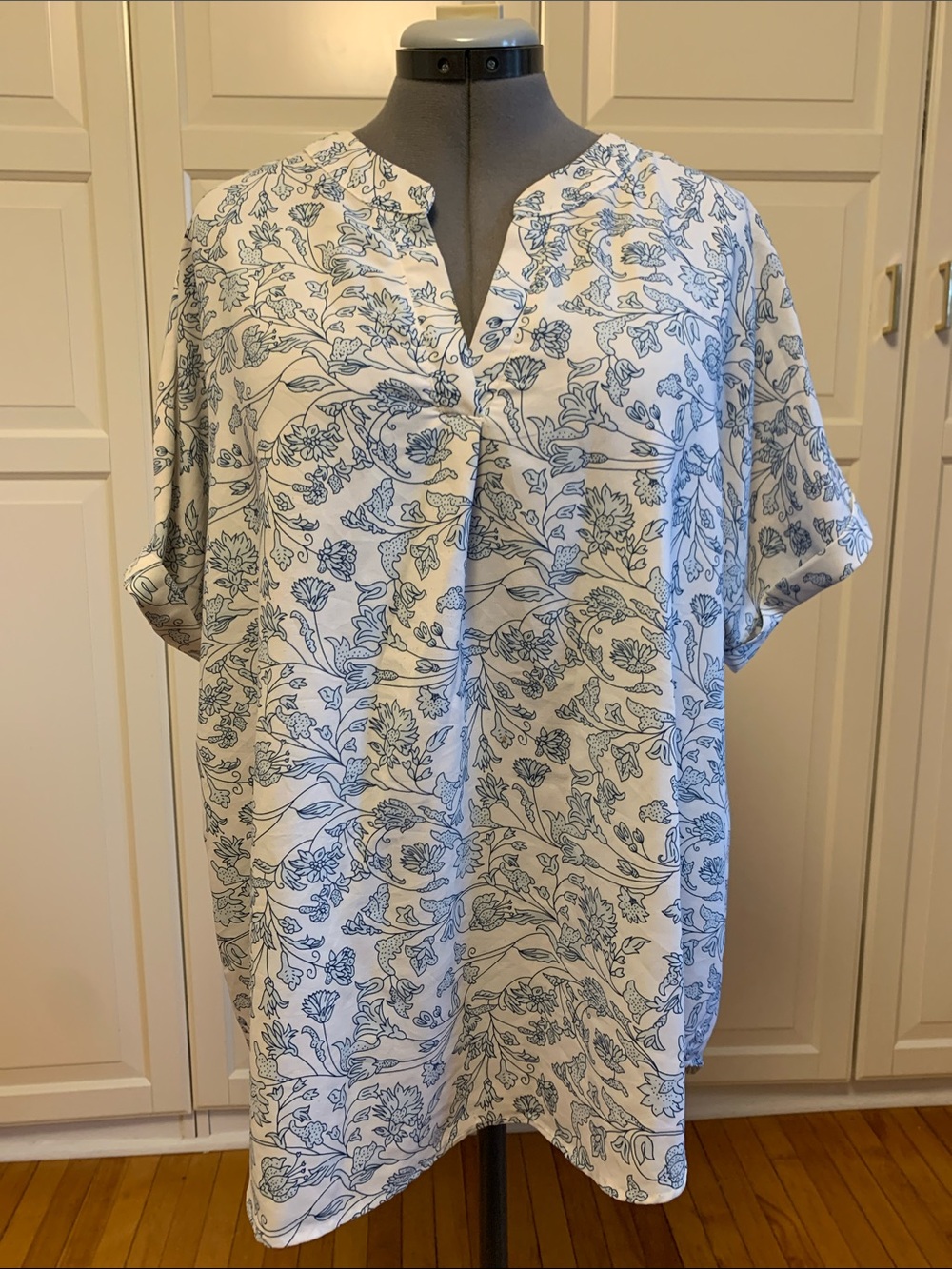 Source Unknown White Top with Blue Floral Outline